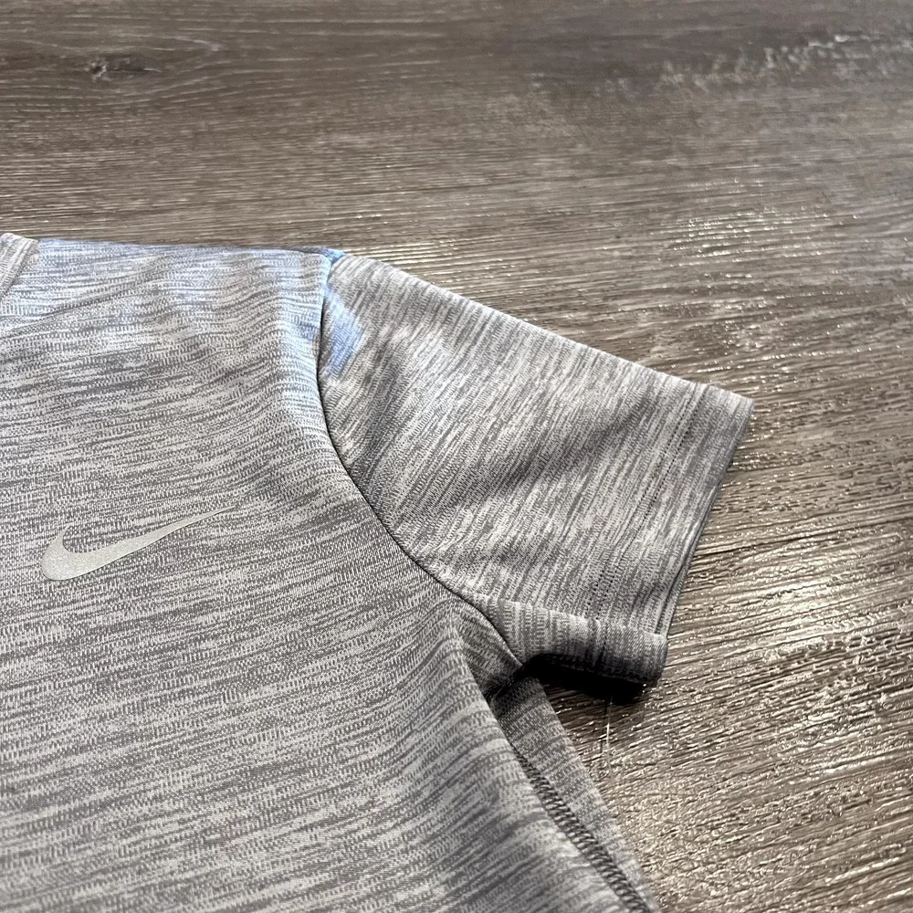 Nike Running Shirt Womens XS Gray Dri-FIT Mesh Performance Activewear Sporty Gym